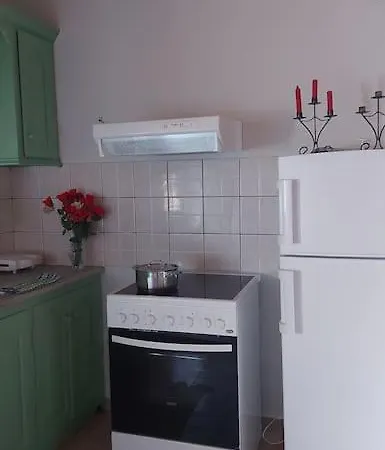 Colorful 2-bedroom House In بيت للعطل *