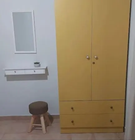Colorful 2-bedroom House In بيت للعطل