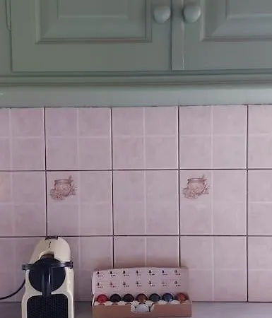 بيت للعطل Colorful 2-bedroom House In *
