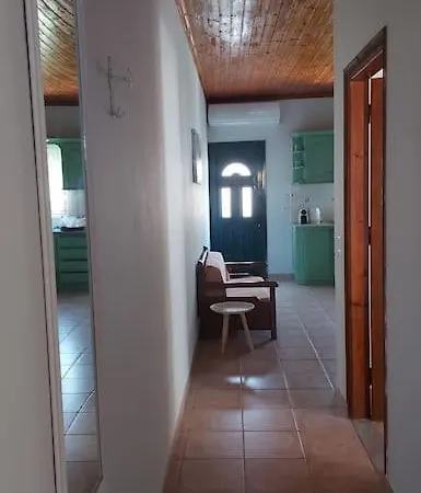 Colorful 2-bedroom House In * Gaios