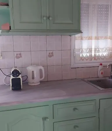 Colorful 2-bedroom House In بيت للعطل