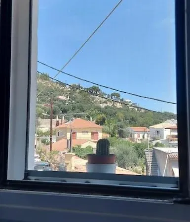 بيت للعطل Colorful 2-bedroom House In *