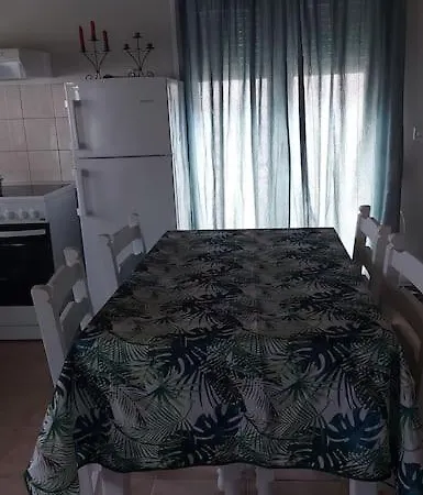 Colorful 2-bedroom House In بيت للعطل *