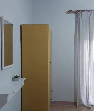 Colorful 2-bedroom House In Gaios